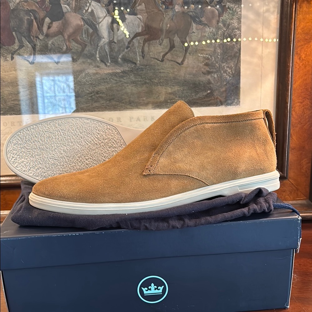 Peter Millar Men's Suede Chukka Boots in Tan with White Sole